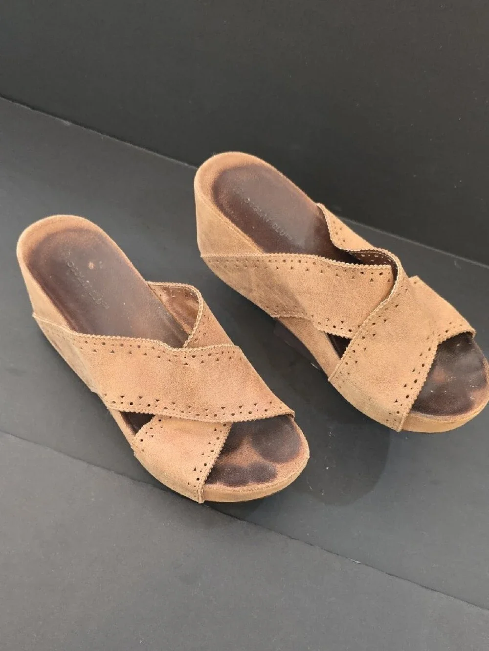 Chocolat Blu Mysti Tan Suede  Crisscross Wedge Slides Size 8
